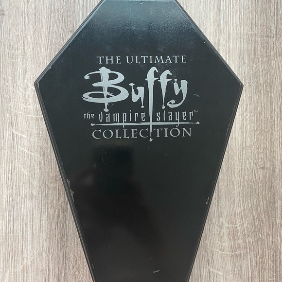 RARE Buffy The Vampire Slayer Ultimate Collection Trading Card Set Wood Coffin - Picture 1 of 8